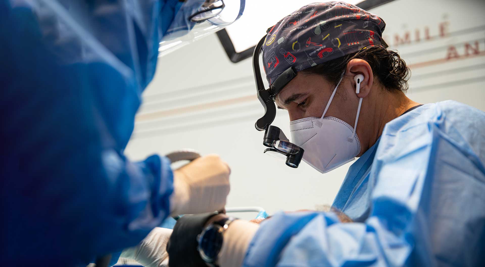 How to Choose the Right Oral & Maxillofacial Surgeon